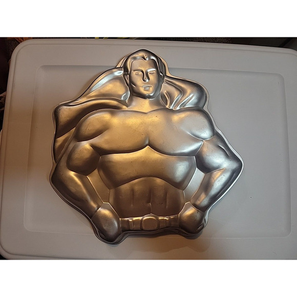 Vintage 1977 Wilton Super Heroes Cake Pan 502-1212 - Picture 1 of 2